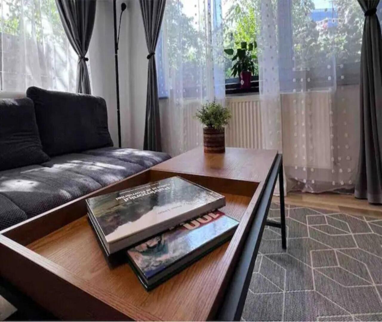 Vila Luminoasa Cu Curte Privata Bucharest Luaran gambar